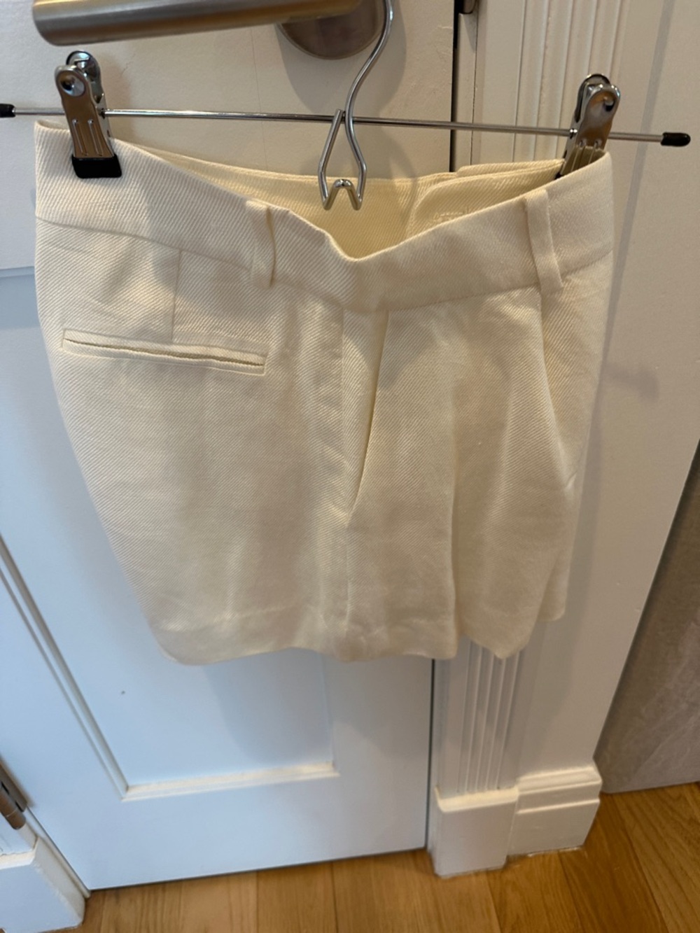 Club Monaco Cream Tailored Skort